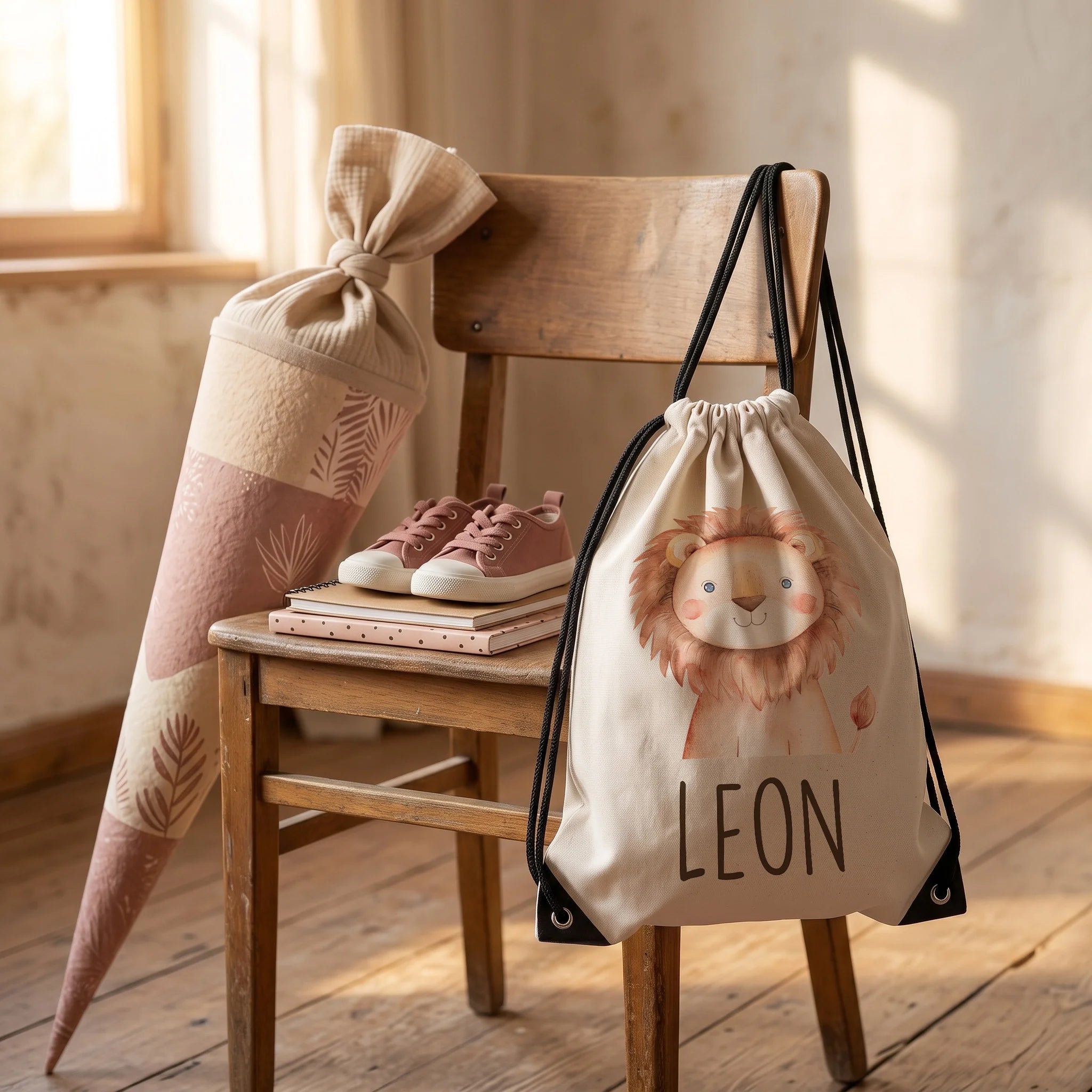 Personalisierter Turnbeutel Löwe, Geschenkidee zur Einschulung neben der Schultüte