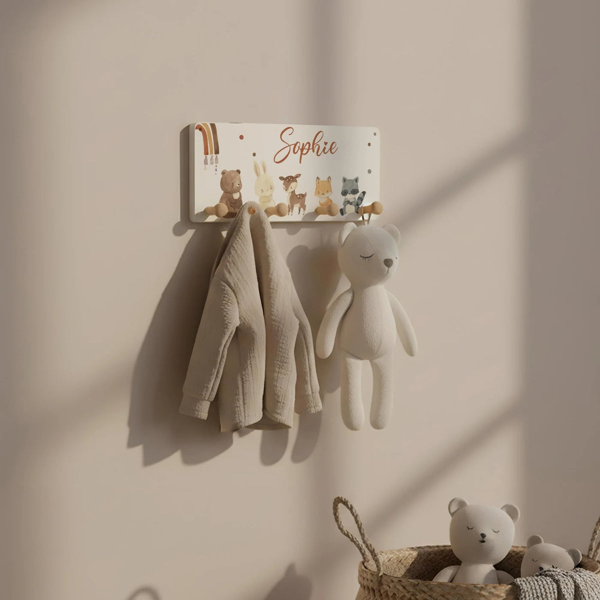 Kindergarderobe Holz personalisiert - Boho Tierfamilie Regenbogen