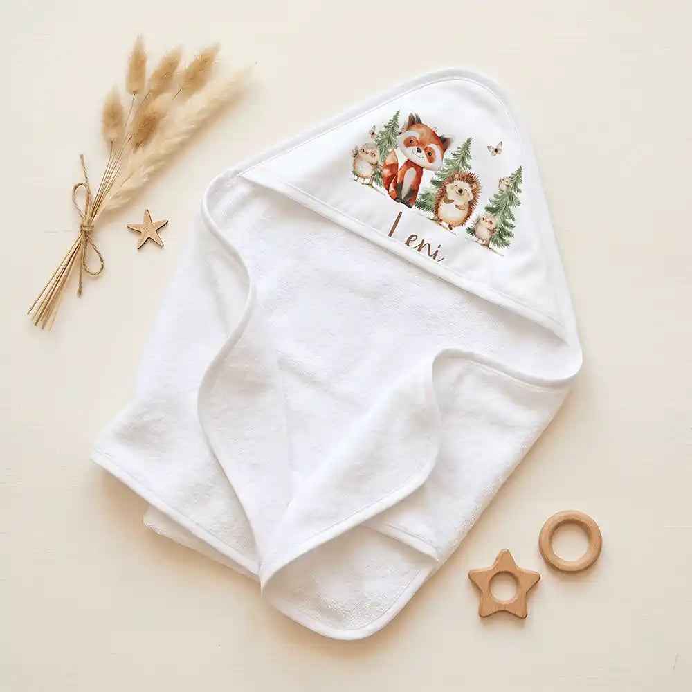 Personalisiertes Kapuzenhandtuch Baby Waldfreunde Tannen – Set für Zwillinge im Rattan-Look