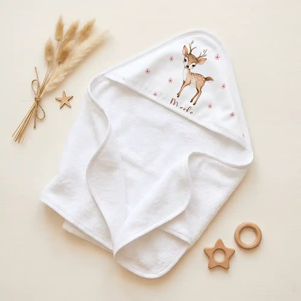 Personalisiertes Kapuzenhandtuch Baby Reh Blüten – Set für Zwillinge im Rattan-Look
