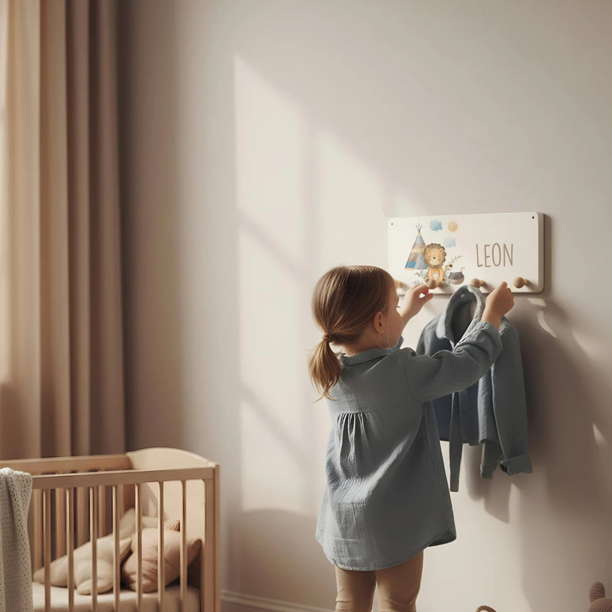 Kindergarderobe Holz personalisiert - Tipi Löwe