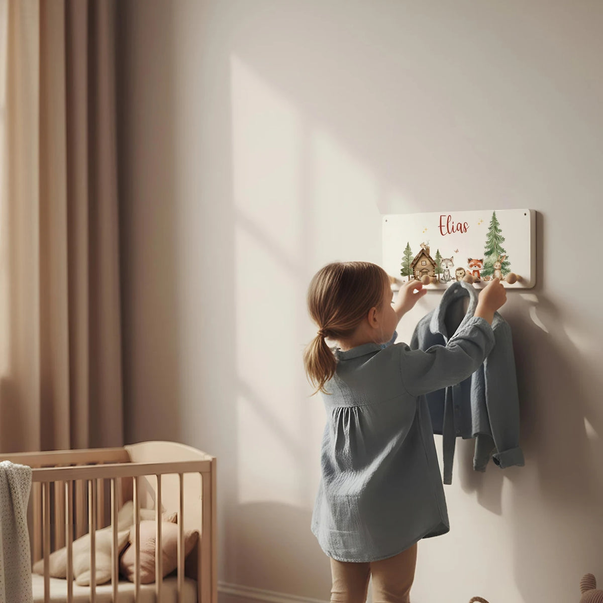 Kindergarderobe Holz personalisiert - fröhliche Waldtiere