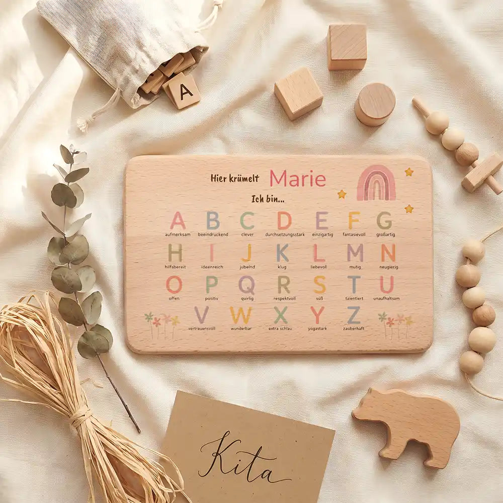 ABC Brettchen Kinder personalisiert Regenbogen pastell – Kita-Lifestyle mit Bärchen