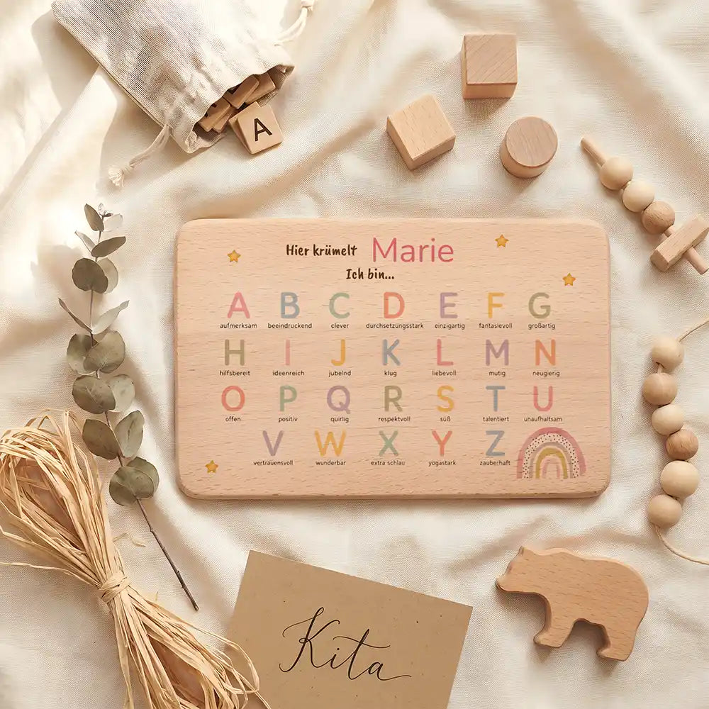 ABC Brettchen Kinder personalisiert Sterne & Regenbogen – Kita-Lifestyle mit Bärchen