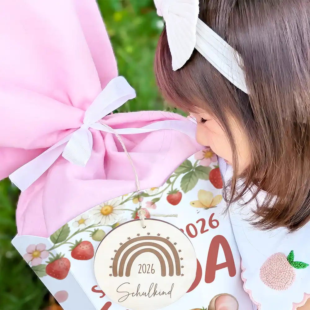 Schultüte personalisiert mit Name Maus mit Erdbeere – Schleifen-Detail mit Filz und Holzanhänger