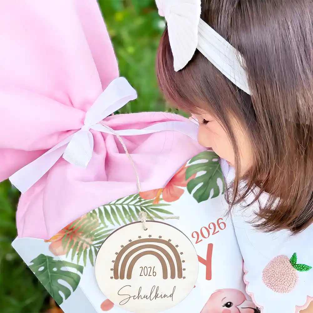 Schultüte personalisiert mit Name Flamingo Tropical – Schleifen-Detail mit Filz und Holzanhänger