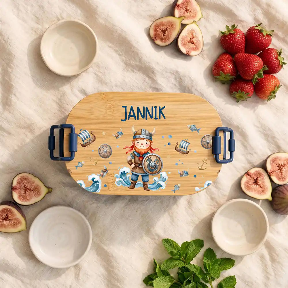 Brotdose Kinder personalisiert Wikinger, Hauptbild navy in der Kita mit Wunschname