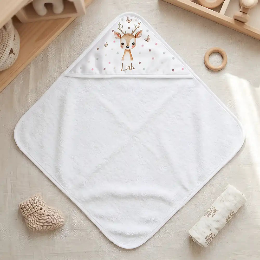Personalisiertes Kapuzenhandtuch Baby Reh Schmetterlinge – Freisteller 80×80 cm Topdown