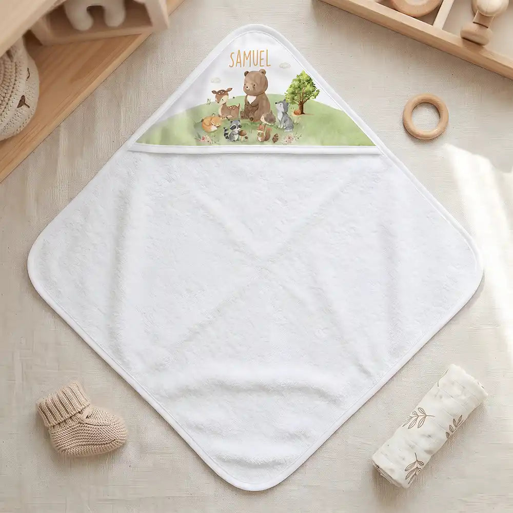 Personalisiertes Kapuzenhandtuch Baby Waldparade – Freisteller 80×80 cm Topdown