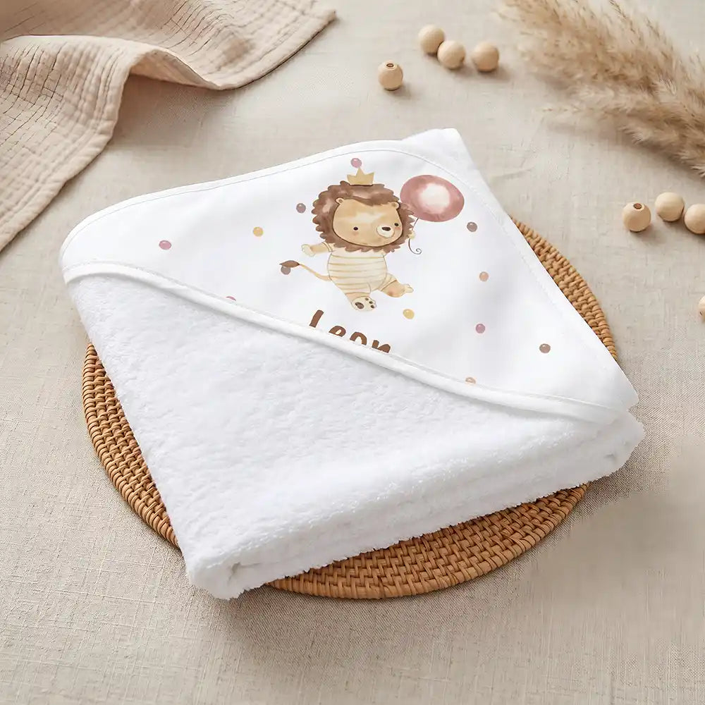 Kidsmood Familienbetrieb Hamburg – Personalisiertes Kapuzenhandtuch Baby Löwe Geburtstag
