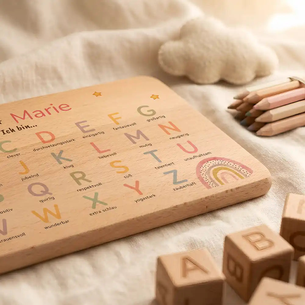 ABC Brettchen Kinder personalisiert Sterne & Regenbogen – Buchstaben-Würfel Nahaufnahme