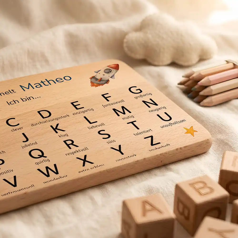 ABC Brettchen Kinder personalisiert Weltraum Rakete – Buchstaben-Würfel Nahaufnahme
