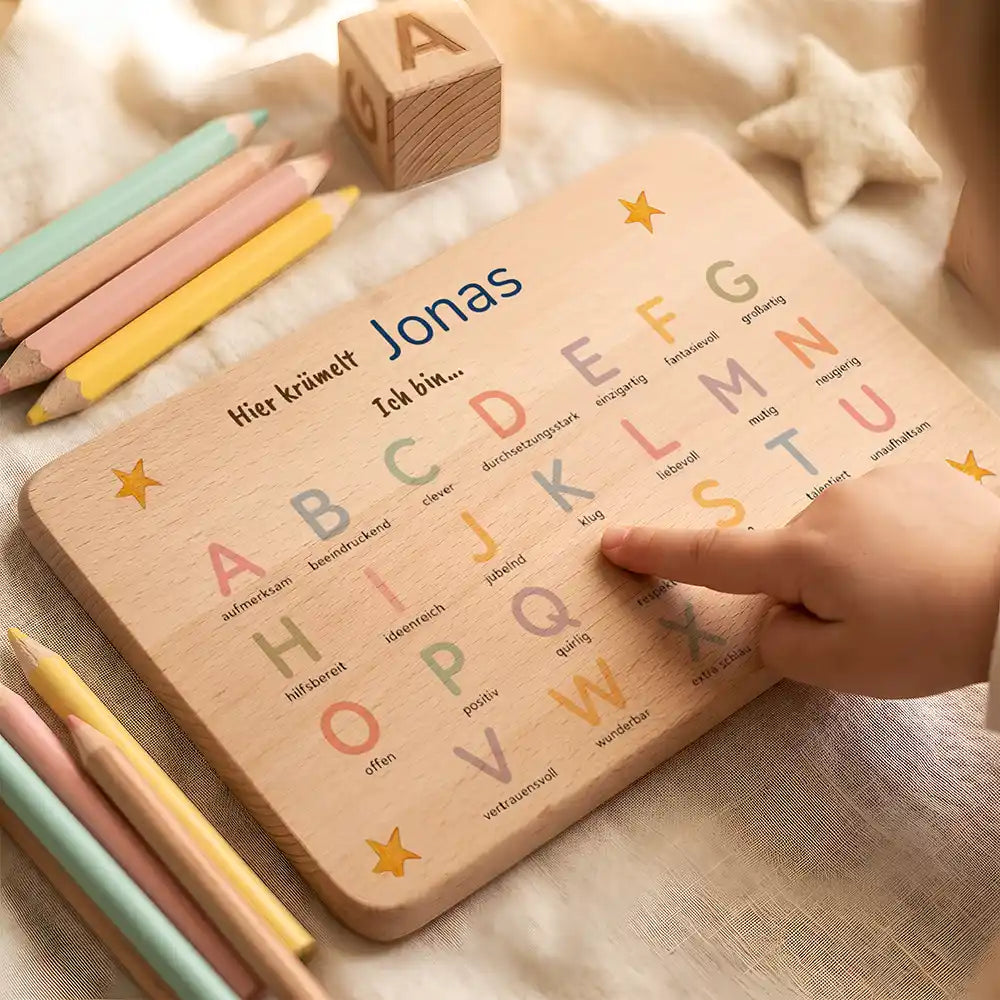 ABC Brettchen Kinder personalisiert Sterne pastell – Lifestyle in der Kinderhand