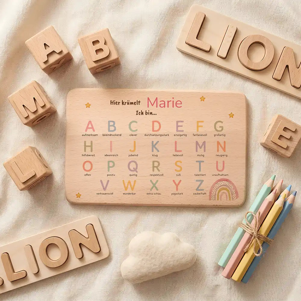 ABC Brettchen Kinder personalisiert Sterne & Regenbogen – Topdown Lifestyle mit Buchstaben-Würfeln