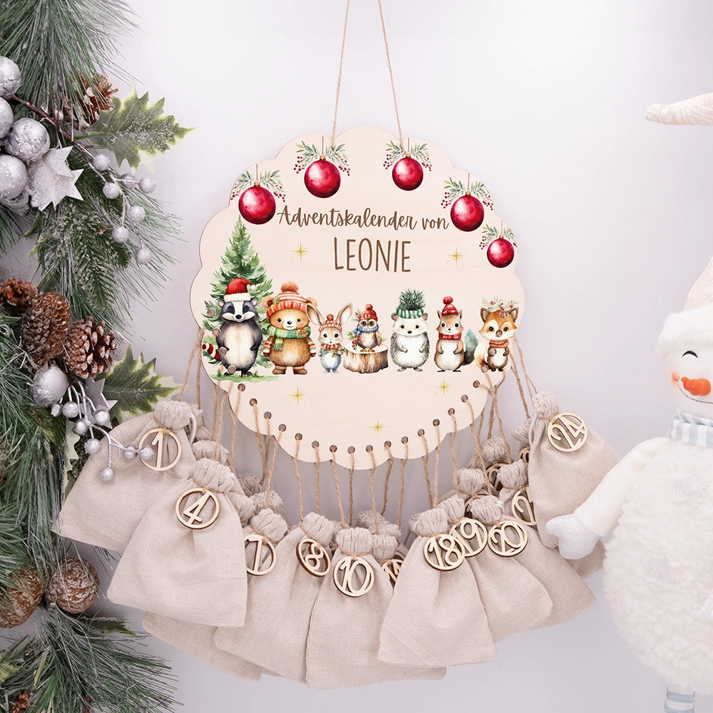 Personalisierter runder Adventskalender Kinder aus Holz  - Kuschelige Winterfreunde