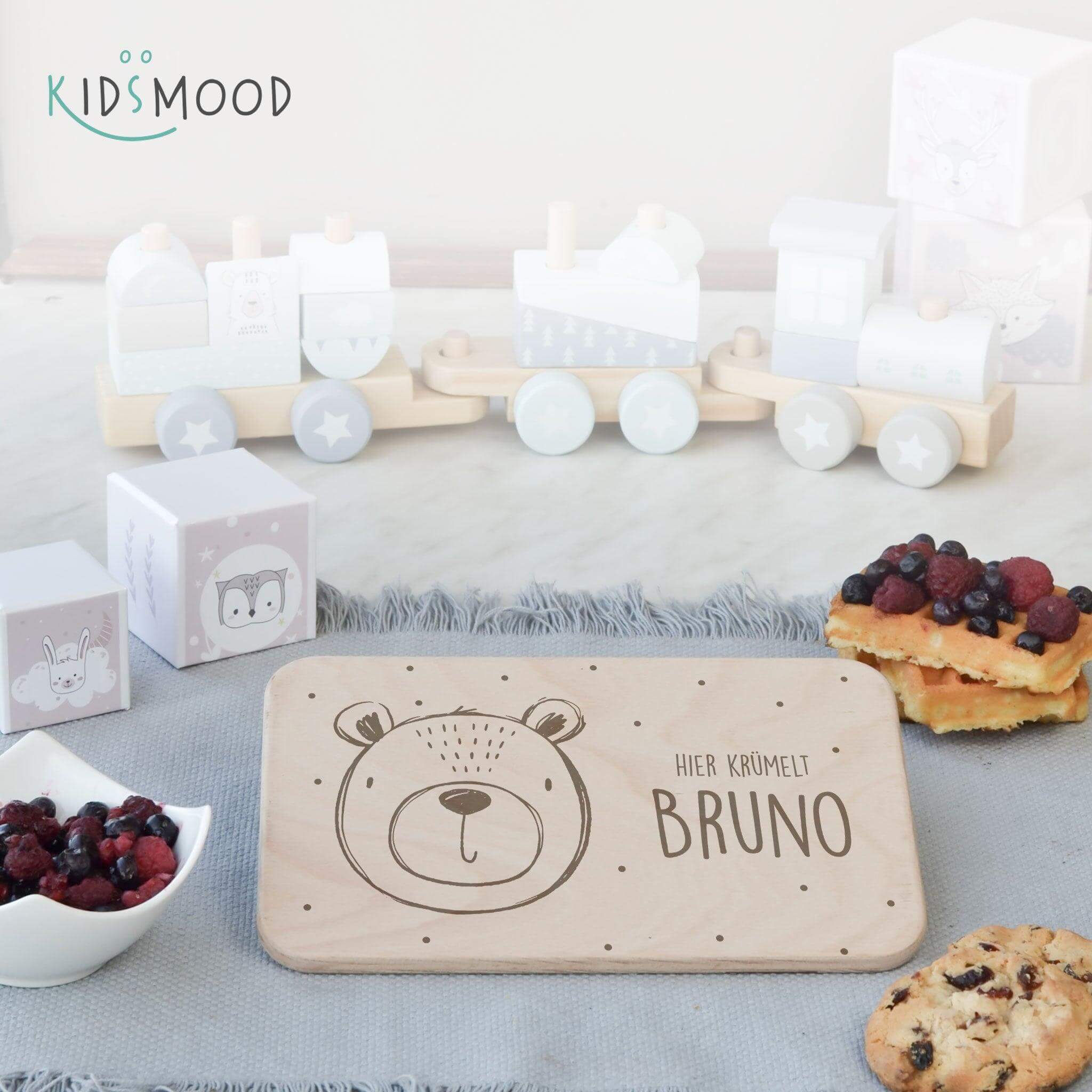 handcrafted breakfast board with bear engraving