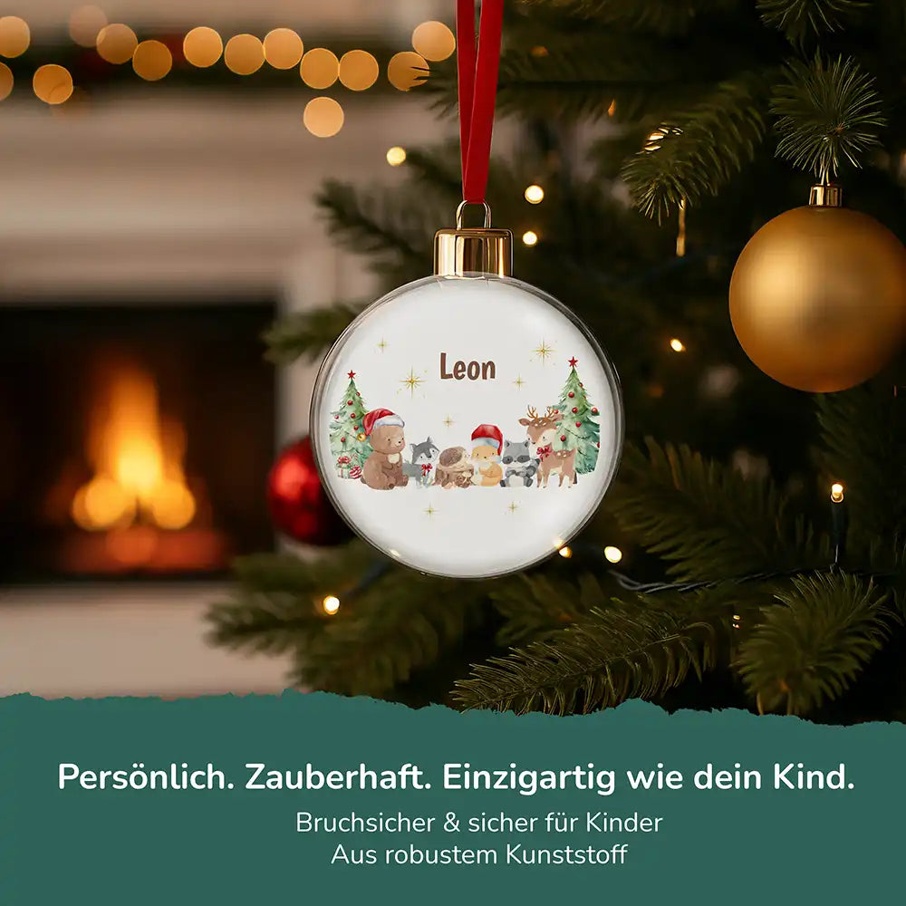 Weihnachtskugel personalisiert mit Namen - Niedliche Waldtiere mit Weihnachtsbaum