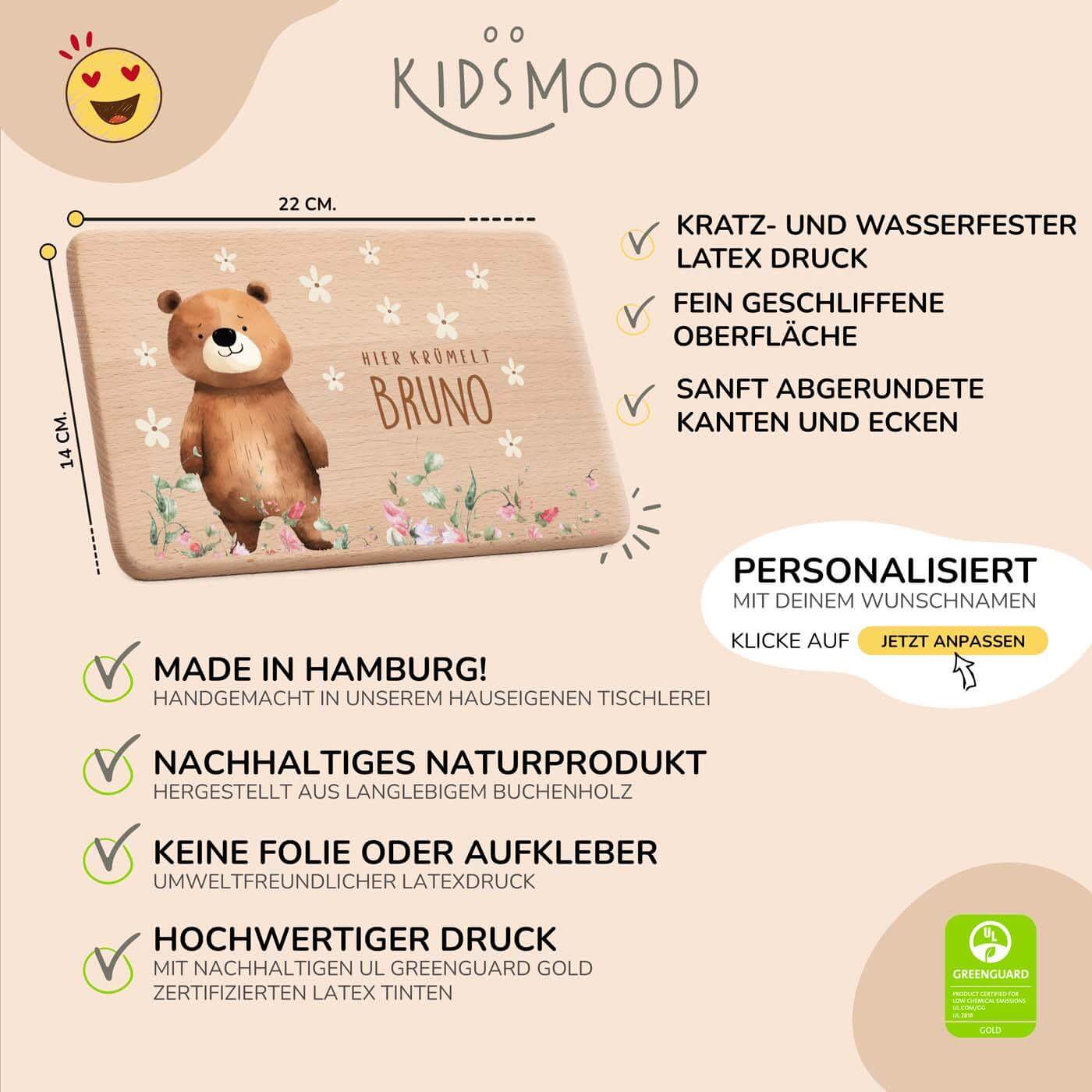 detailansicht der gravur auf dem frühstücksbrettchen mit bär und blumenwiese