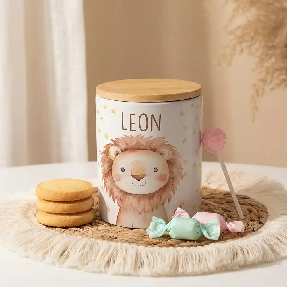 Personalisierte Keksdose Löwe Sterne aus Keramik mit Bambusdeckel - Wunschname - kidsmuod.com