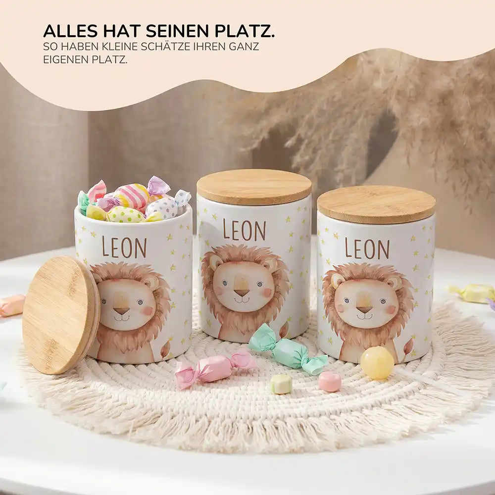 Lifestyle: Personalisierte Keksdose Löwe Sterne im Kinderzimmer