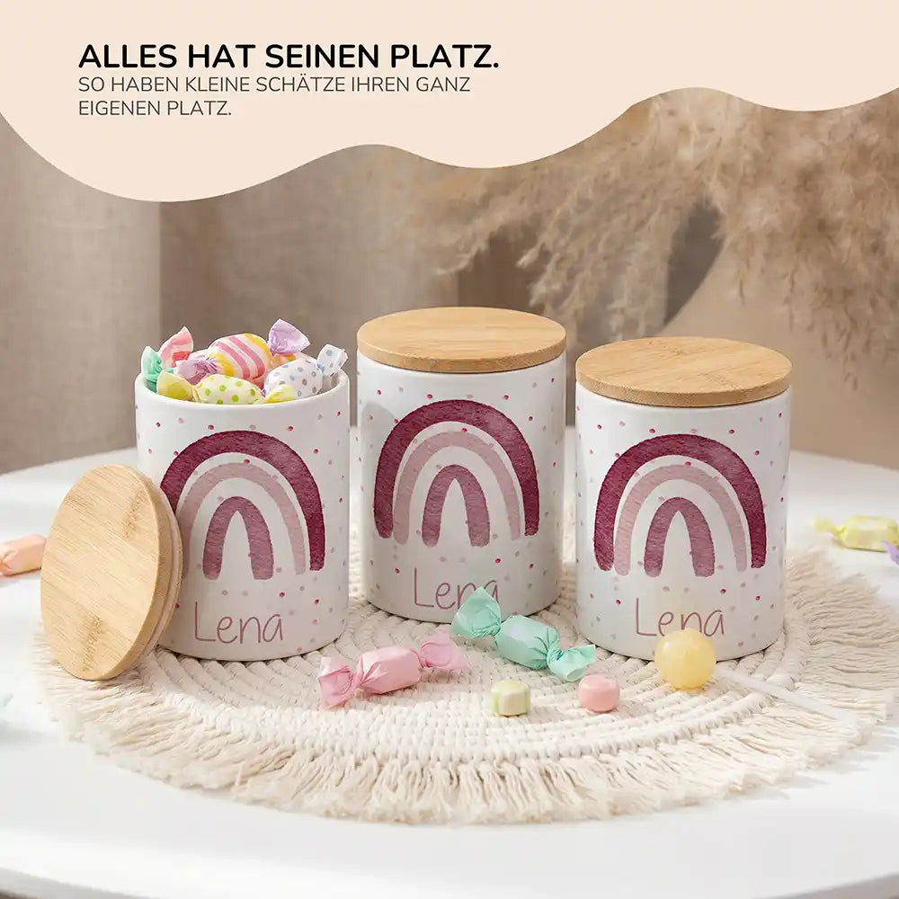 Lifestyle: Personalisierte Keksdose Regenbogen Rosa im Kinderzimmer