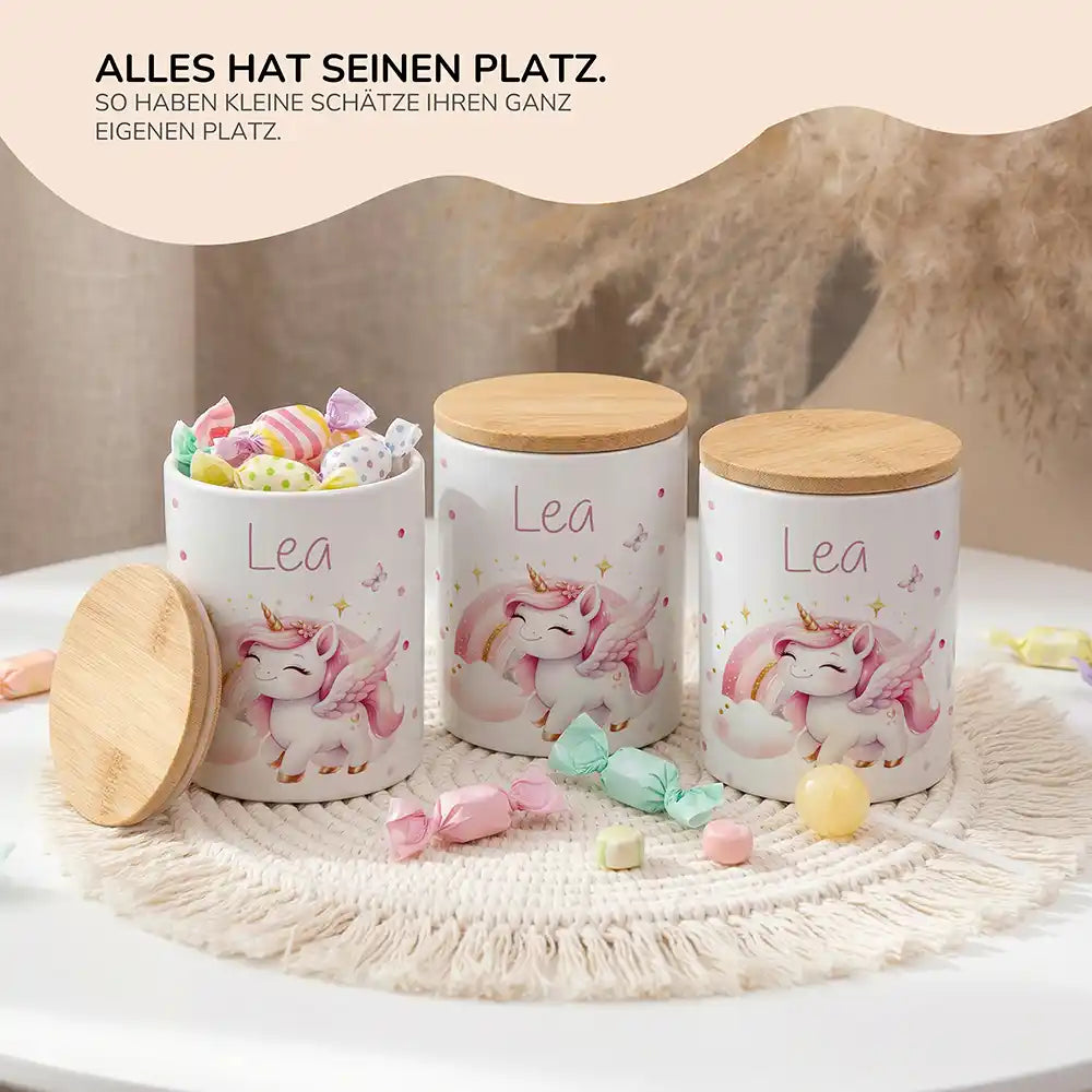 Lifestyle: Personalisierte Keksdose Einhorn Flügel im Kinderzimmer
