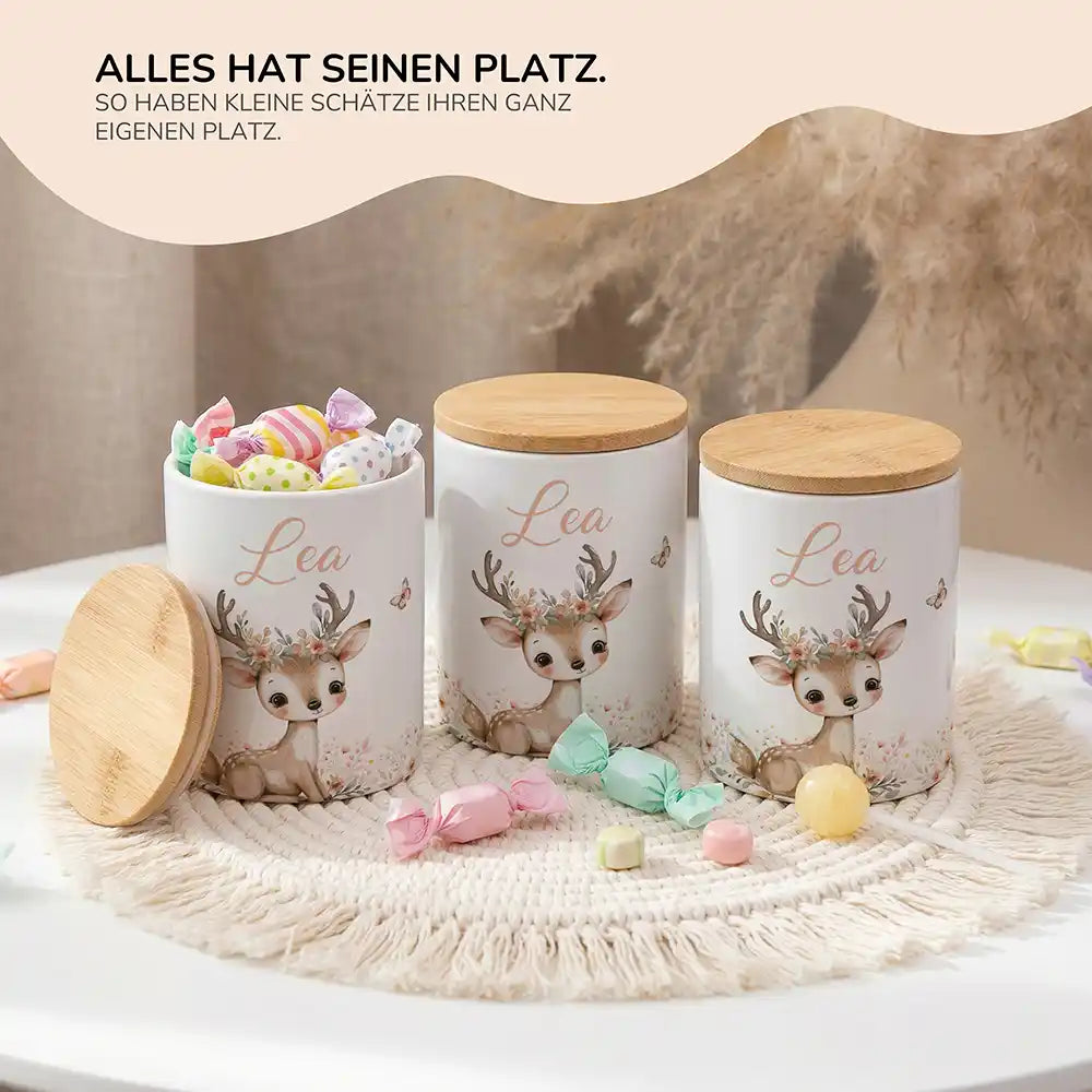 Lifestyle: Personalisierte Keksdose Reh Blumenkranz im Kinderzimmer