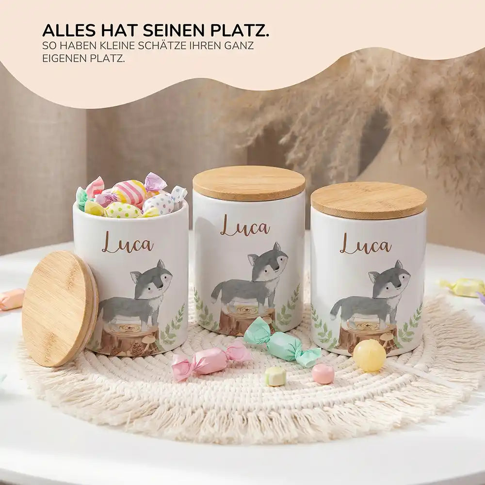 Lifestyle: Personalisierte Keksdose Wolf Wald im Kinderzimmer