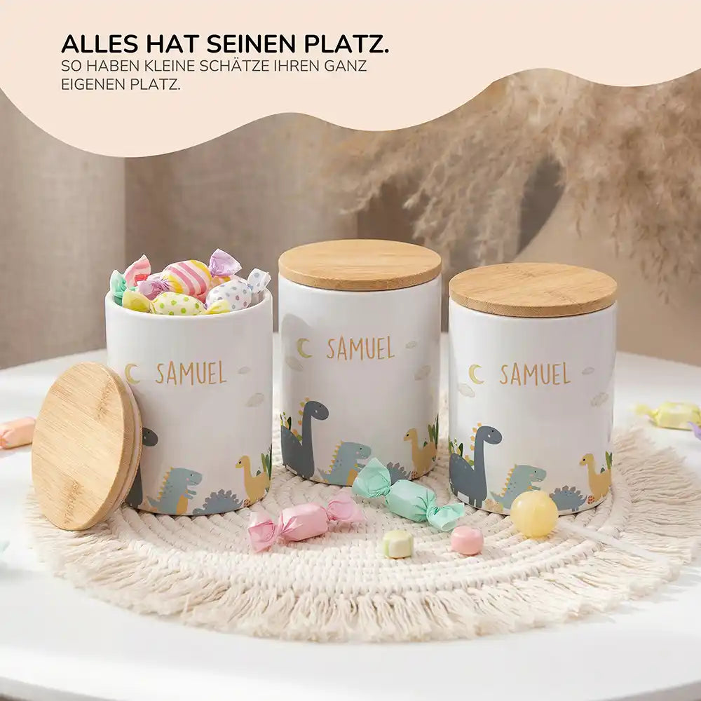 Lifestyle: Personalisierte Keksdose Dinosaurier Mond im Kinderzimmer