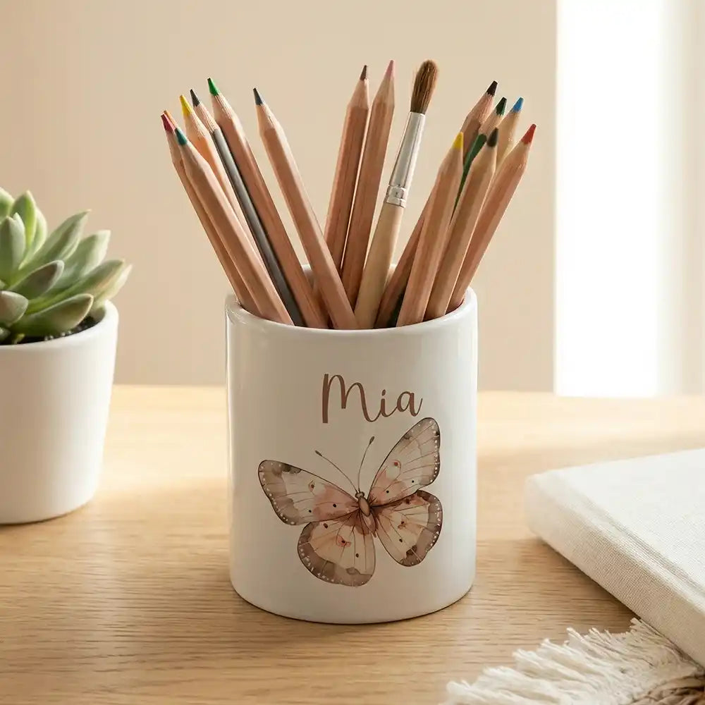 Personalisierter Stiftehalter Schmetterling - Keramik weiß-matt - Detailansicht