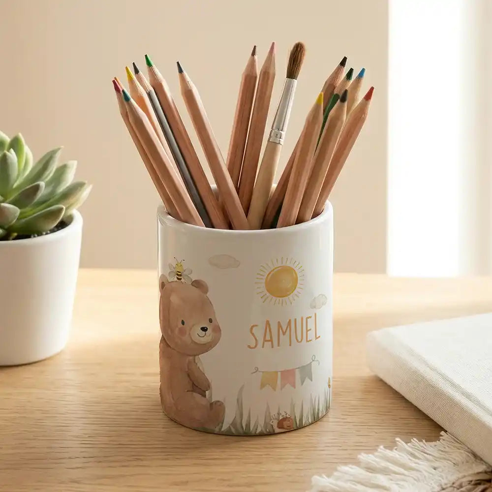 Personalisierter Stiftehalter Bär Sommer - Keramik weiß-matt - Detailansicht