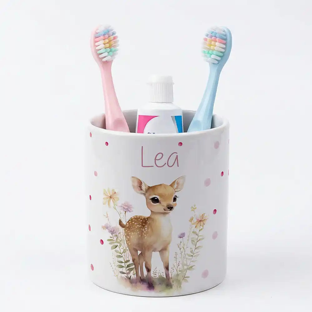 Kidsmood - Familienbetrieb aus Hamburg - Personalisierter Stiftehalter Rehkitz Blumenwiese