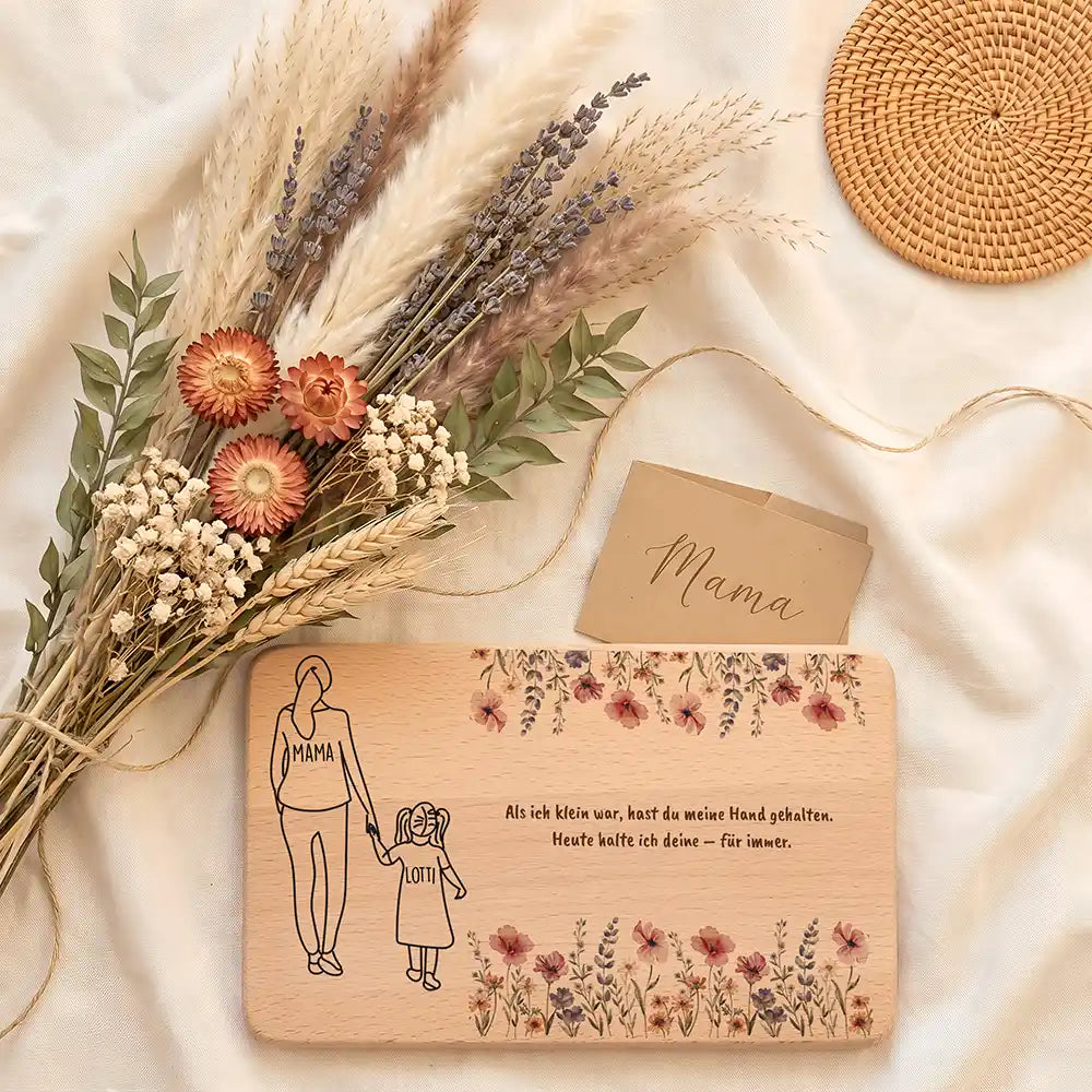 Personalisiertes Frühstücksbrettchen Muttertag Mama & Tochter Wildblumen – Personalisierungs-Detail des Wunschnamens