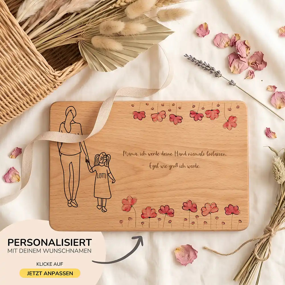Personalisiertes Frühstücksbrettchen Muttertag Mama & Tochter Mohnblumen – in der Hand gehalten Lifestyle