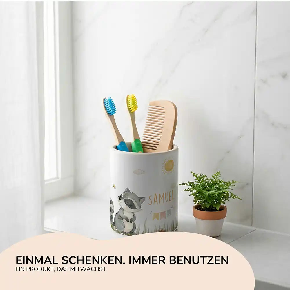 Personalisierter Stiftehalter Waschbär Sommer - Geschenk zur Einschulung mit Namen