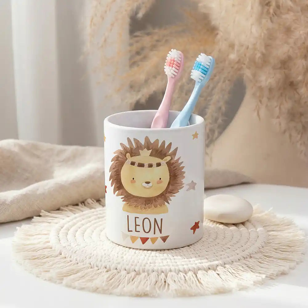 Personalisierter Stiftehalter Löwe Boho - Ordnung am Kinderschreibtisch