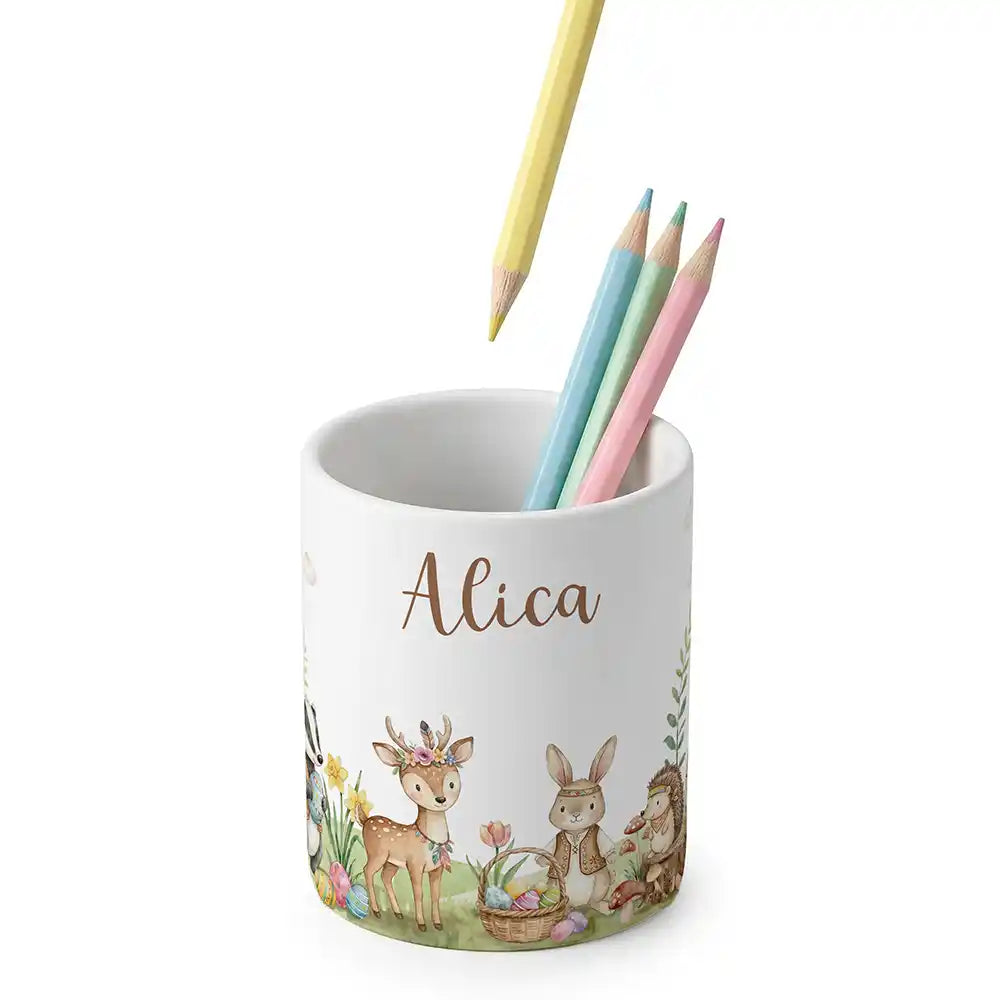 Personalisierter Stiftehalter mit Namen „Alica“, Keramik Ostern Waldtiere-Treff: Osterhase, Reh und Igel mit Stiften